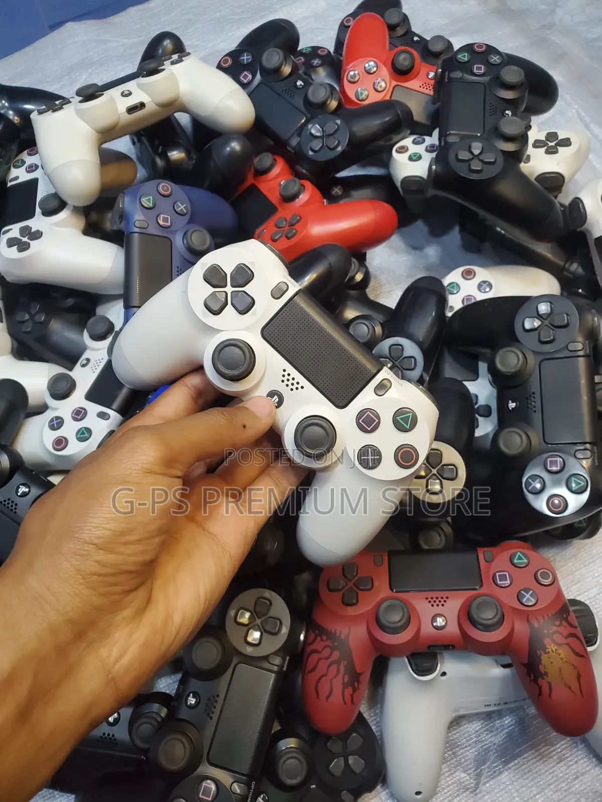 .  Best Deal Alert: ኦርጂናል የ Playstation 4 ጄስቲክ በጥራት!