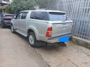 Toyota Hilux 2013 Silver