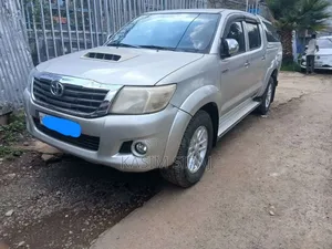 Toyota Hilux 2013 Silver