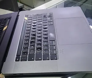 New Laptop Apple MacBook 16GB Intel Core i7 SSD 512GB