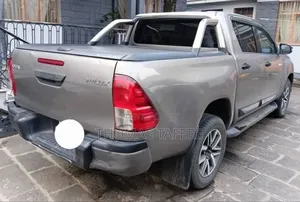 Toyota Hilux 2020 Silver