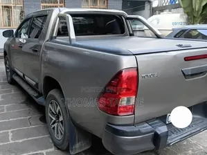 Toyota Hilux 2020 Silver