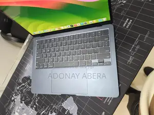 New Laptop Apple MacBook 16GB Apple M4 SSD 256GB