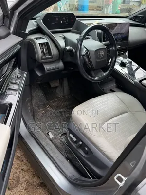 Toyota bZ4X 71.4 kWh FWD 2023 Silver