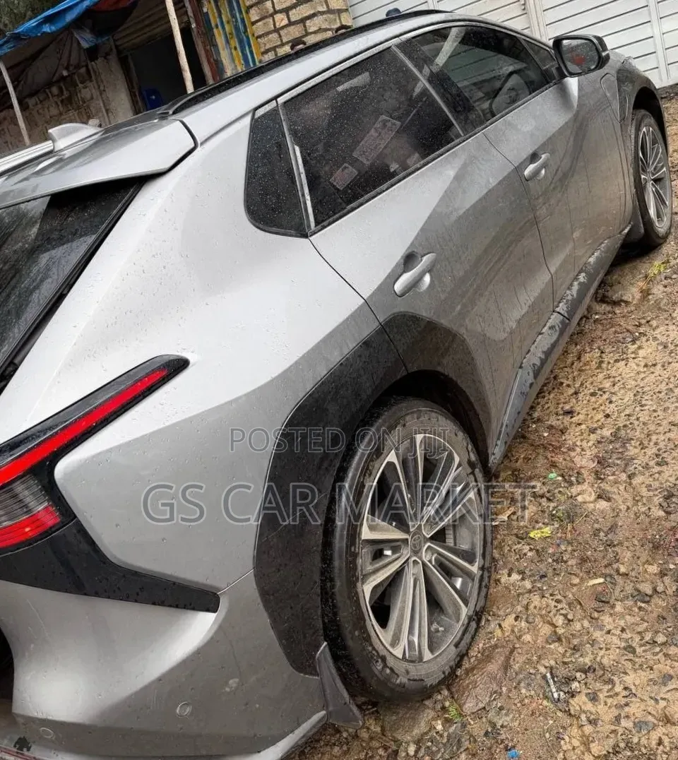Toyota bZ4X 71.4 kWh FWD 2023 Silver