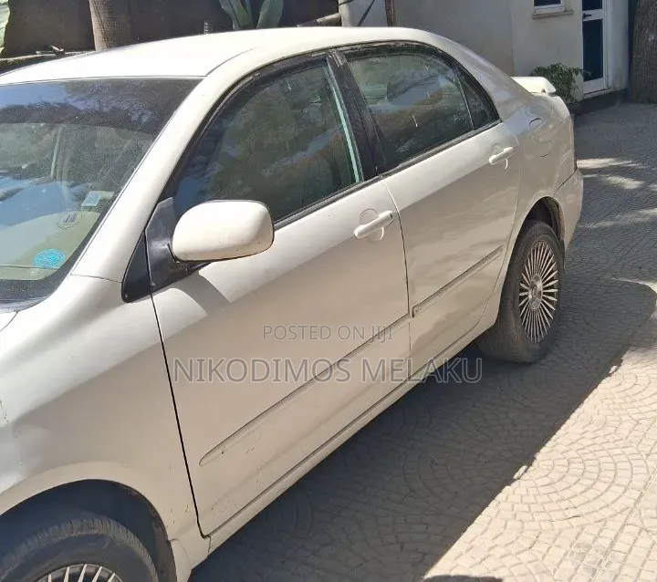 Toyota Corolla 2000 Ivory