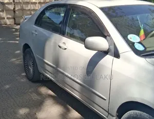 Toyota Corolla 2000 Ivory