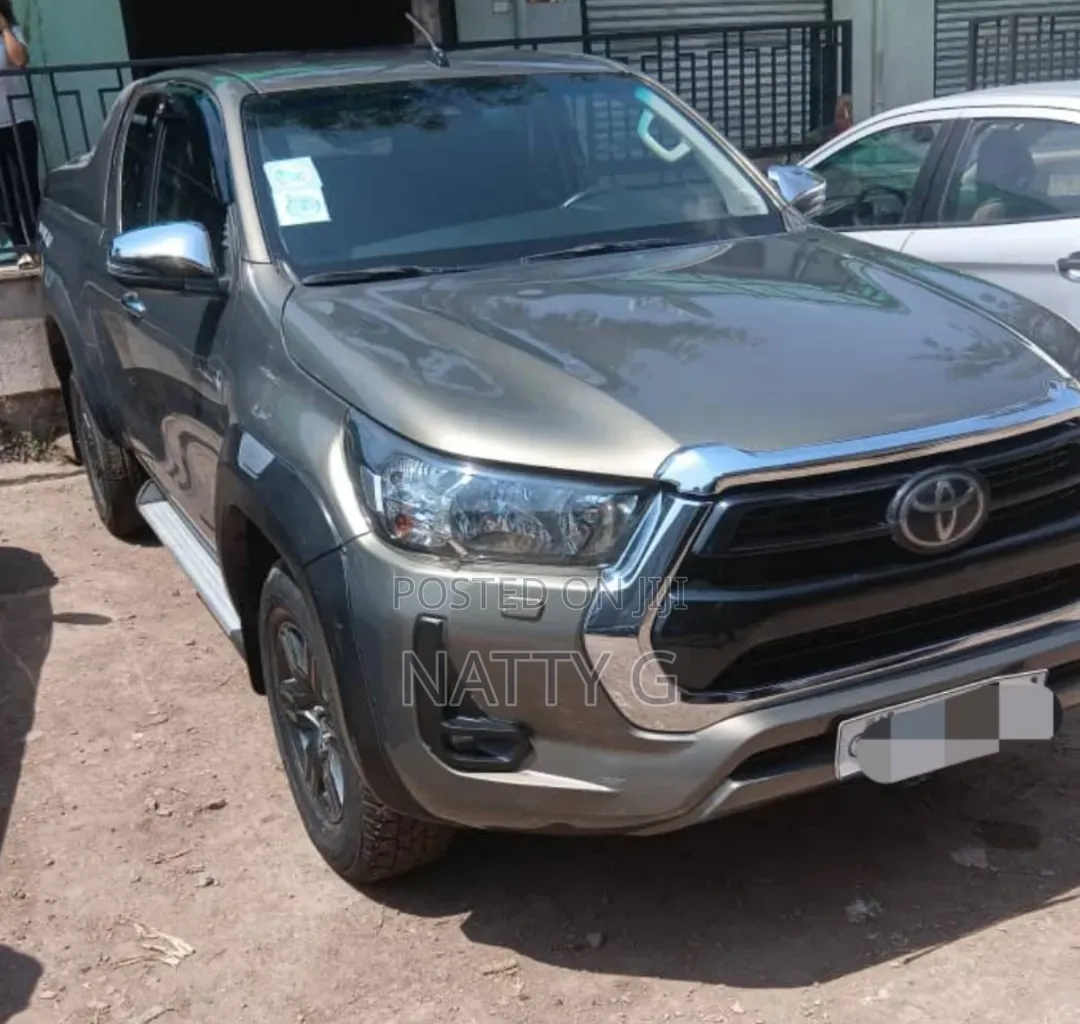 Toyota Hilux 2021 Gold