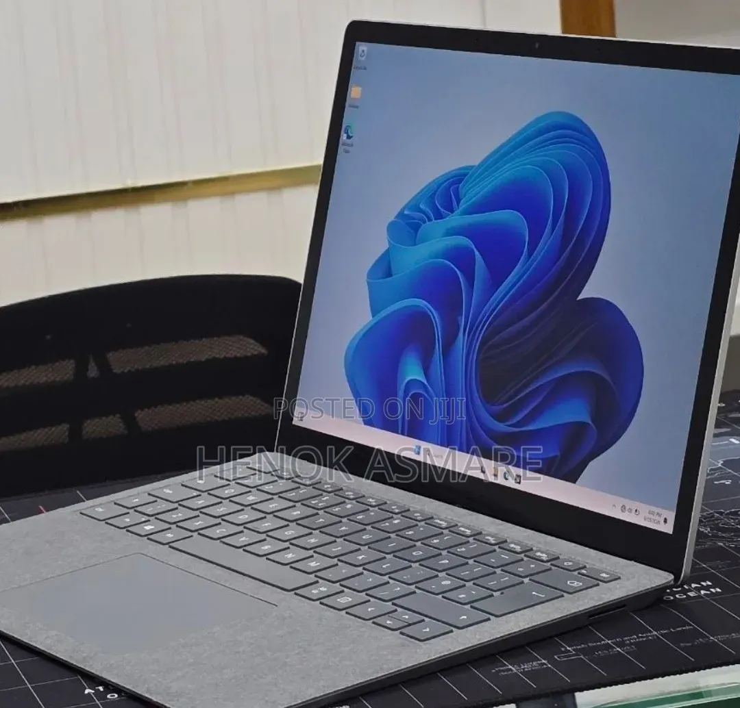 New Laptop Microsoft Surface 16GB Intel Core i7 SSD 512GB
