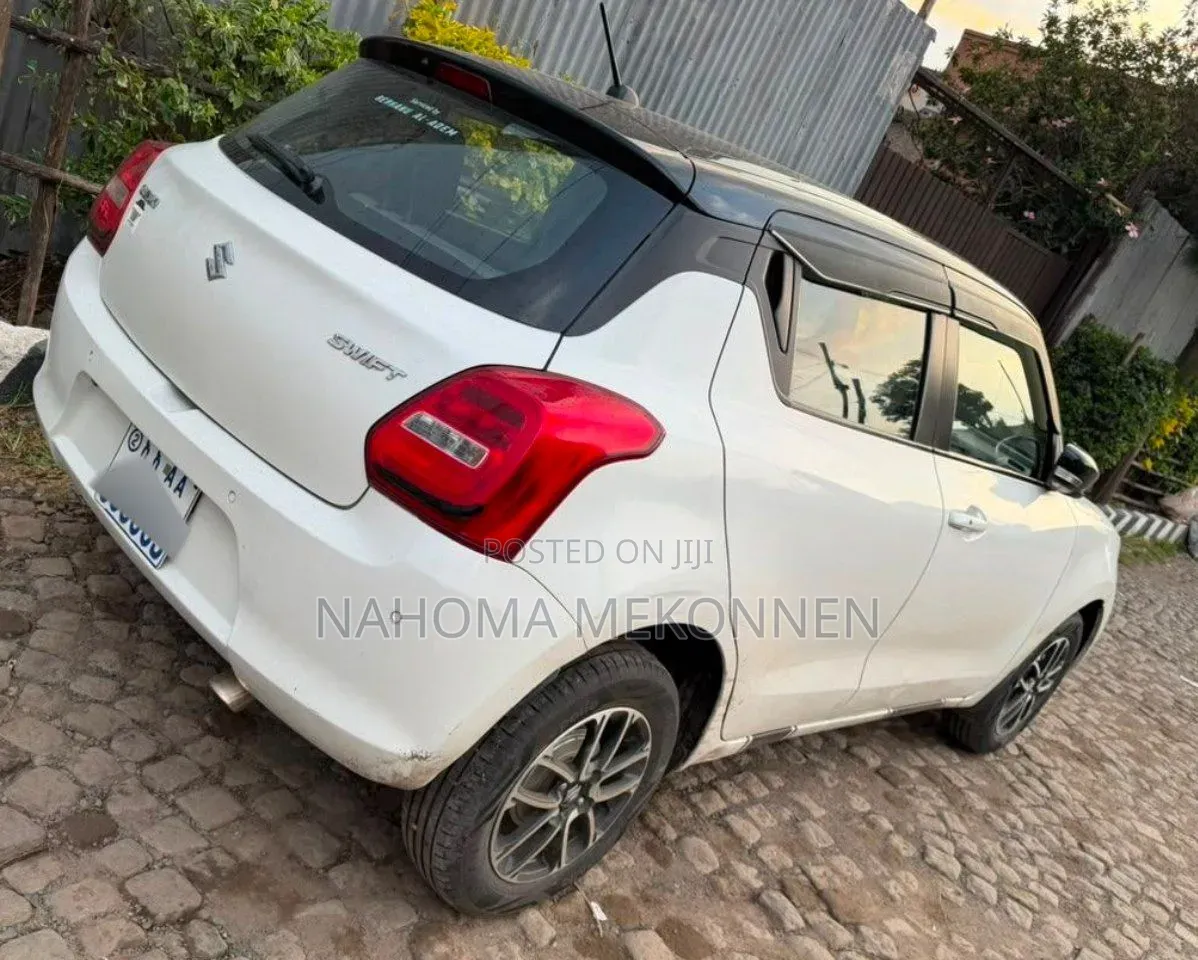 Suzuki Swift 2022 White