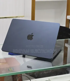 New Laptop Apple MacBook Air 2022 M2 16GB Apple M2 SSD 512GB