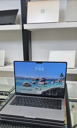 New Laptop Apple MacBook Pro 2021 M1 32GB Apple M1 Pro SSD 512GB