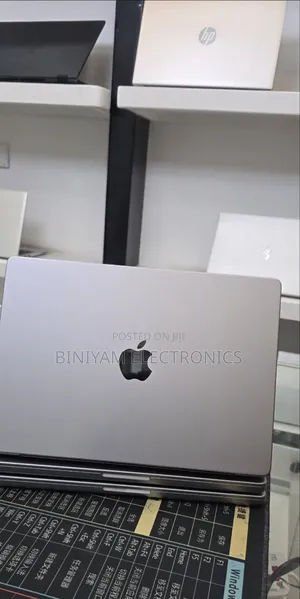 New Laptop Apple MacBook Pro 2021 M1 32GB Apple M1 Pro SSD 512GB