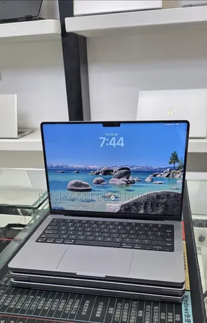New Laptop Apple MacBook Pro 2021 M1 32GB Apple M1 Pro SSD 512GB