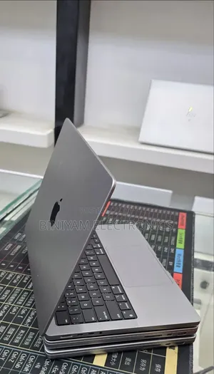 New Laptop Apple MacBook Pro 2021 M1 32GB Apple M1 Pro SSD 512GB