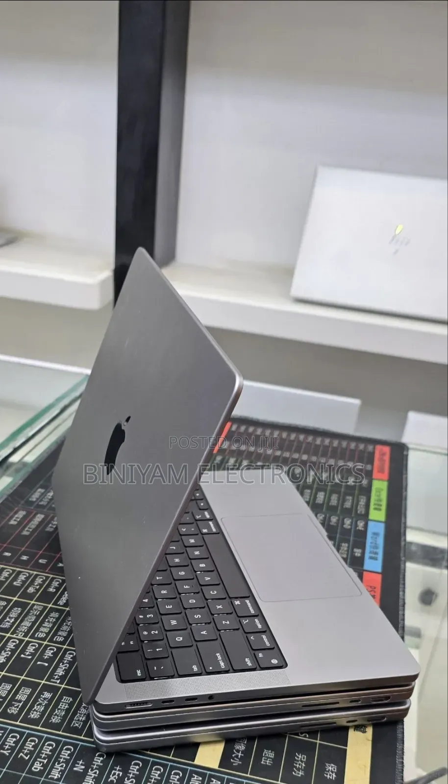 New Laptop Apple MacBook Pro 2021 M1 32GB Apple M1 Pro SSD 512GB