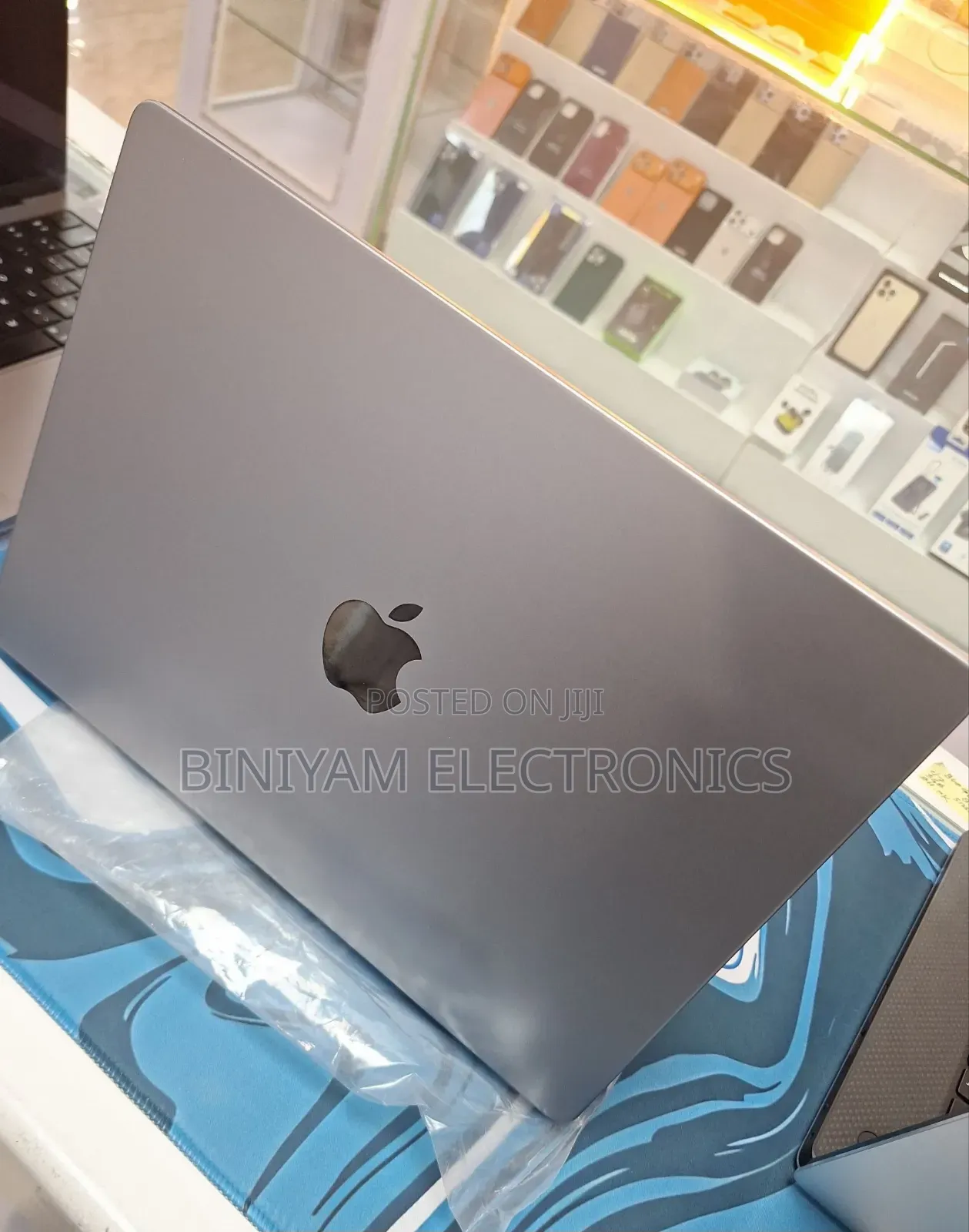 New Laptop Apple MacBook Pro 2021 M1 16GB Apple M1 Pro SSD 512GB