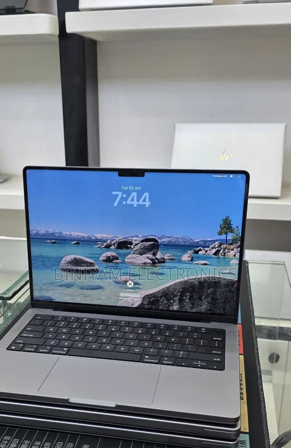 New Laptop Apple MacBook Pro 2021 M1 16GB Apple M1 Pro SSD 512GB