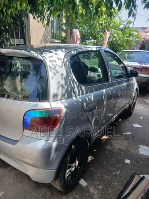 Toyota Vitz 2001 Gray