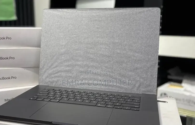 New Laptop Apple MacBook Pro 2024 M3 36GB Apple M3 Max SSD 1T