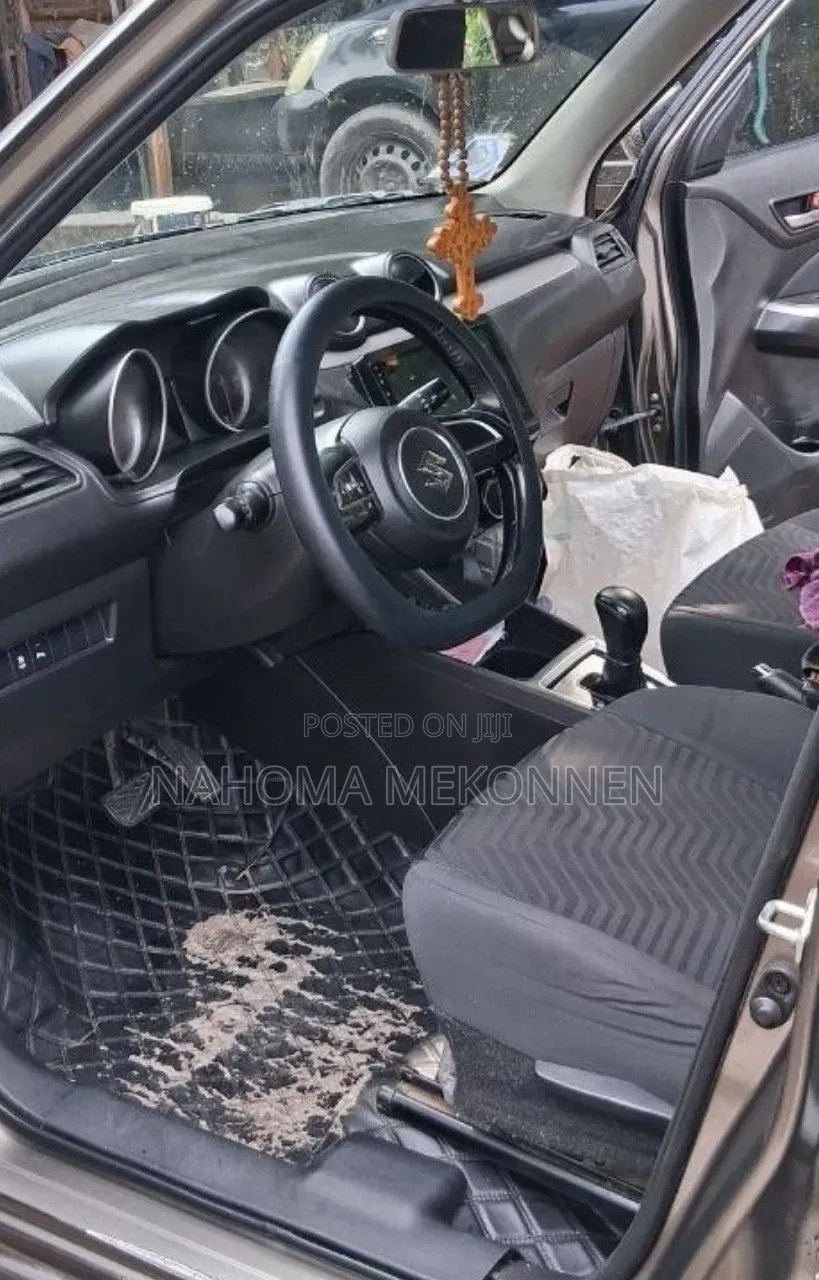 Suzuki Swift 2022 Gray