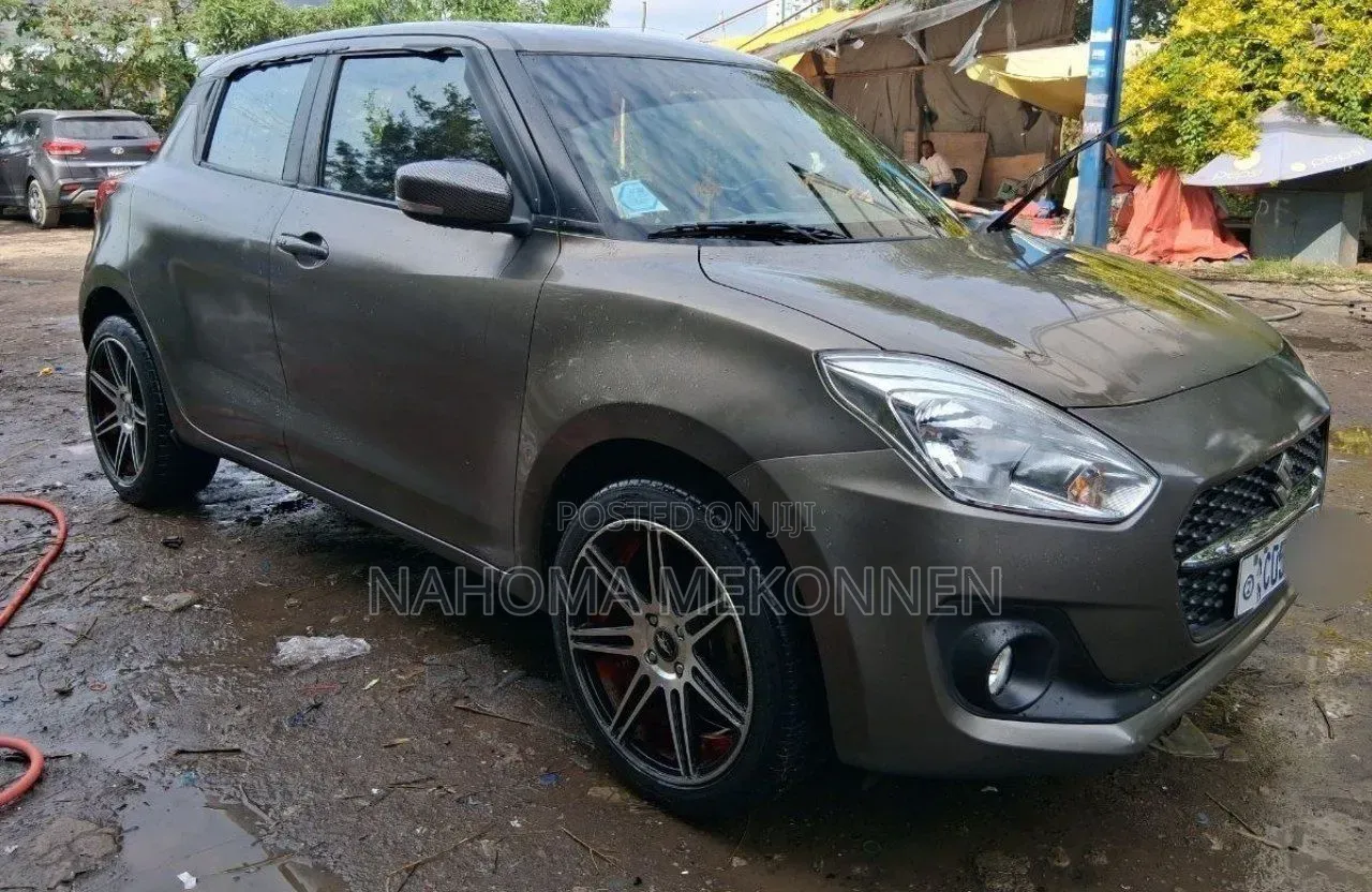 Suzuki Swift 2022 Gray