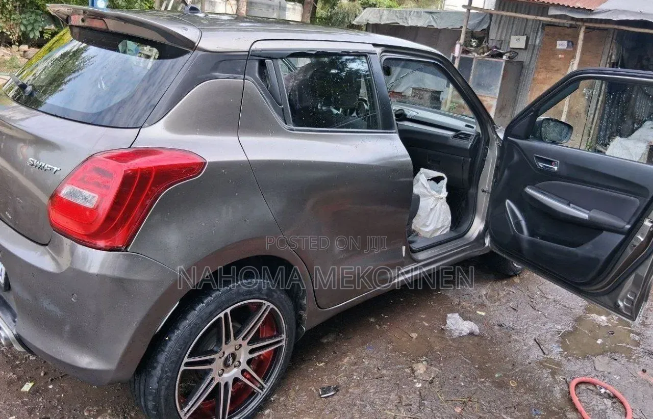 Suzuki Swift 2022 Gray