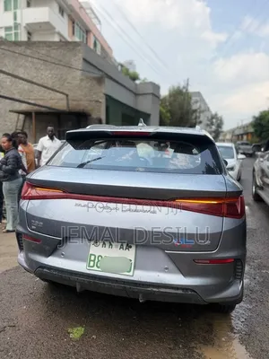 BYD E2 43 kWh 94 hp FWD 2025 Silver