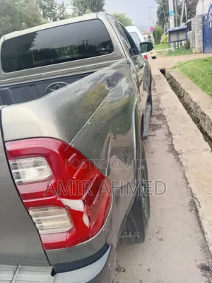 Toyota Hilux 2021 Brown