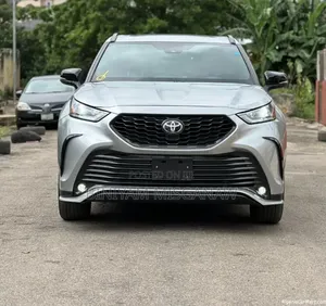 Toyota Highlander Hybrid 2022 Silver