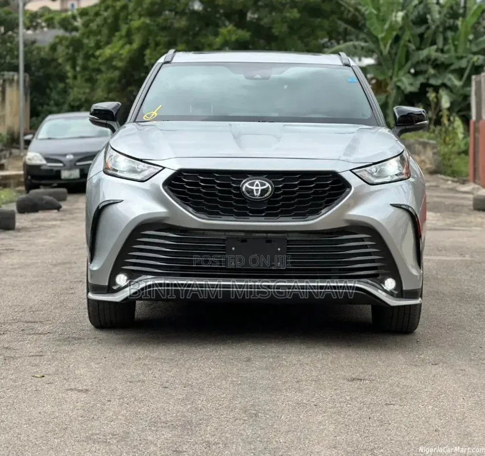 Toyota Highlander Hybrid 2022 Silver