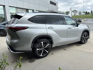 Toyota Highlander Hybrid 2022 Silver