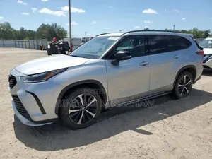 Toyota Highlander Hybrid 2022 Silver