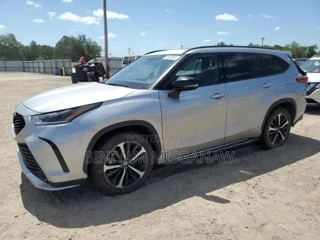 Toyota Highlander Hybrid 2022 Silver