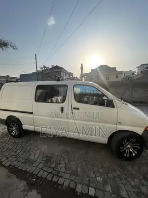 Toyota HiAce 2002 White