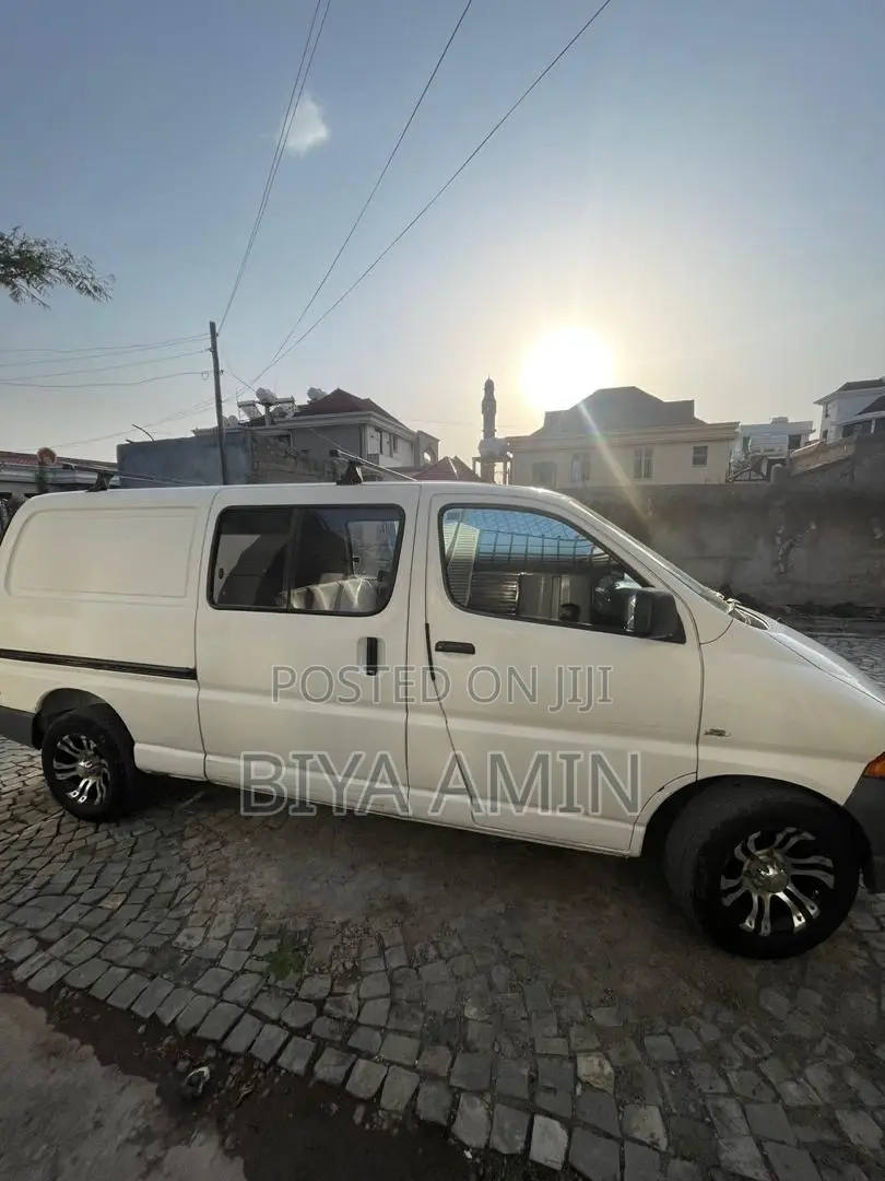 Toyota HiAce 2002 White