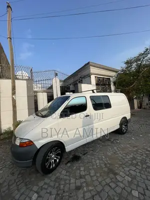 Toyota HiAce 2002 White
