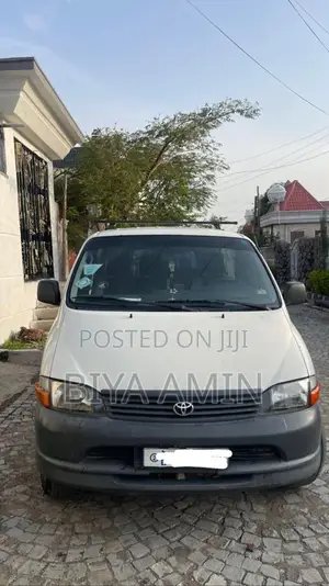 Toyota HiAce 2002 White