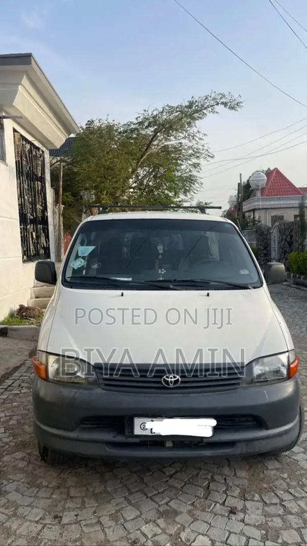 Toyota HiAce 2002 White
