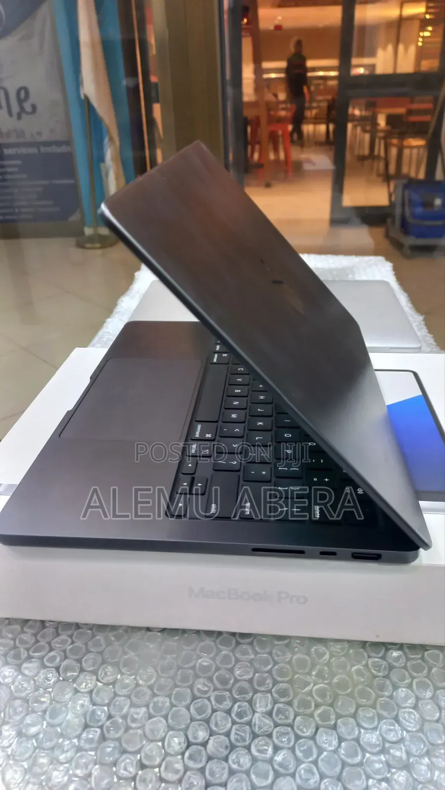New Laptop Apple MacBook Pro 2025 M5 16GB Apple M5 SSD 512GB