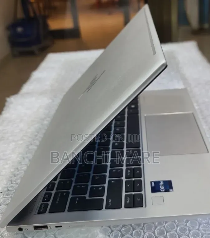 New Laptop HP EliteBook 830 G9 16GB Intel Core i5 SSD 512GB