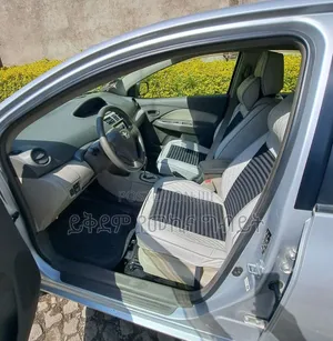 Toyota Belta 2010 Silver