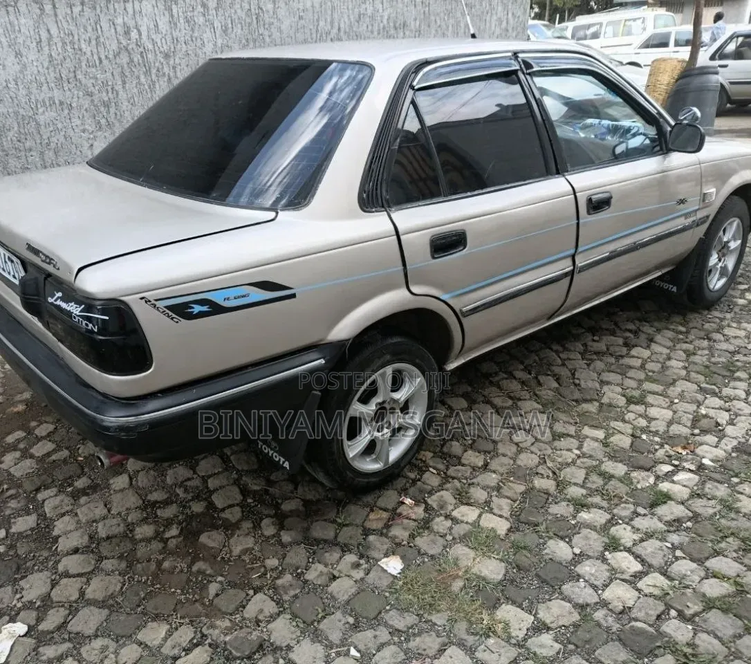 Toyota Corolla 1992 Gold