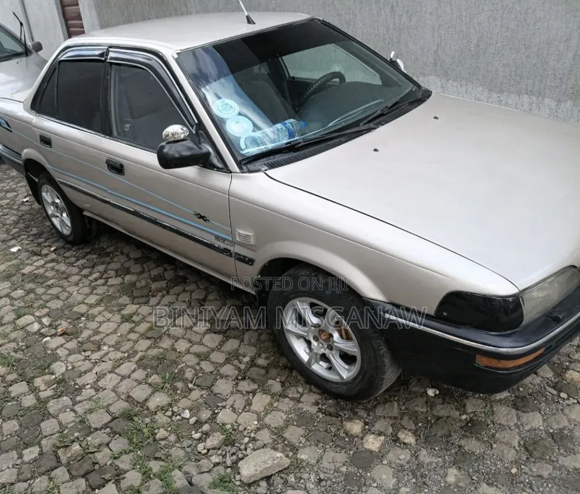 Toyota Corolla 1992 Gold