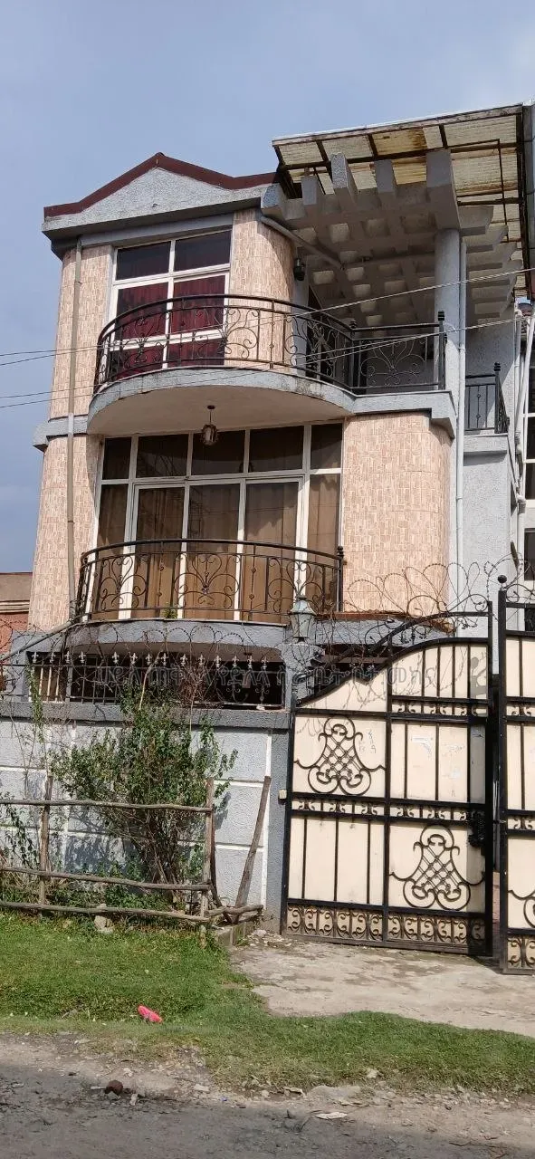 Furnished 7bdrm Townhouse/Terrace in Legetafo Area, Oromia-Finfinne