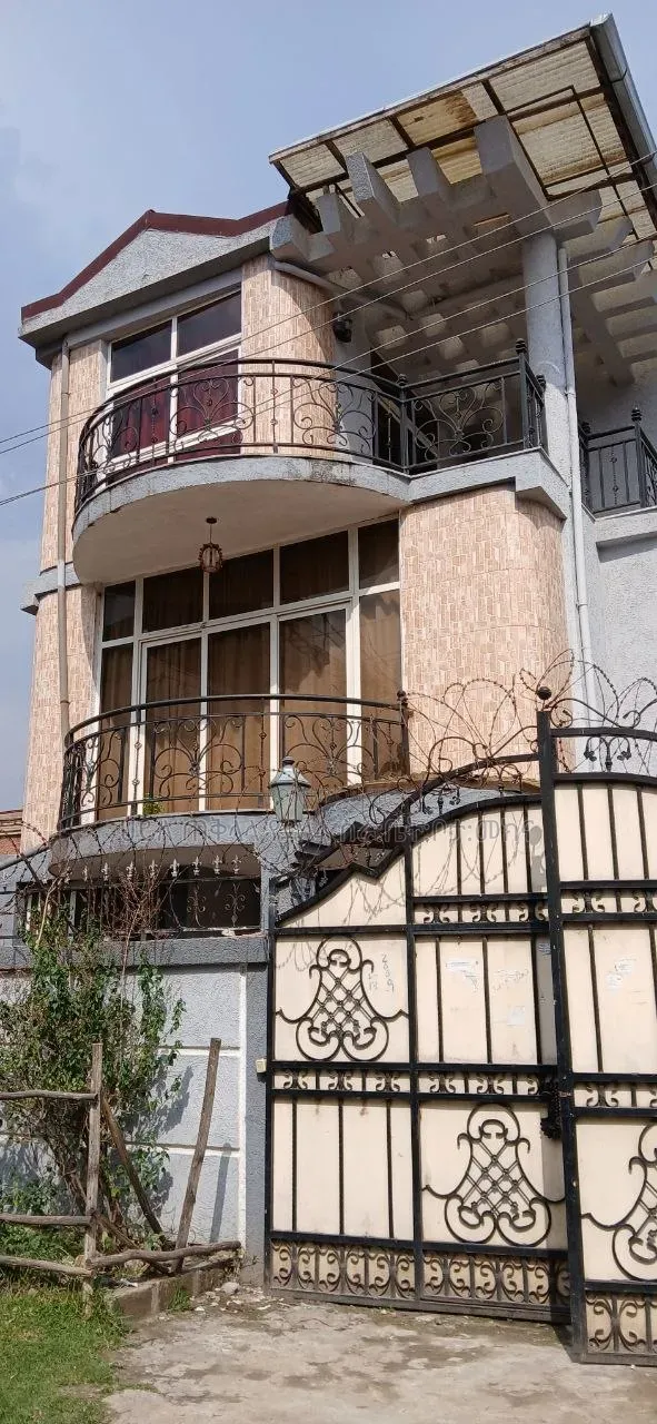 Furnished 7bdrm Townhouse/Terrace in Legetafo Area, Oromia-Finfinne