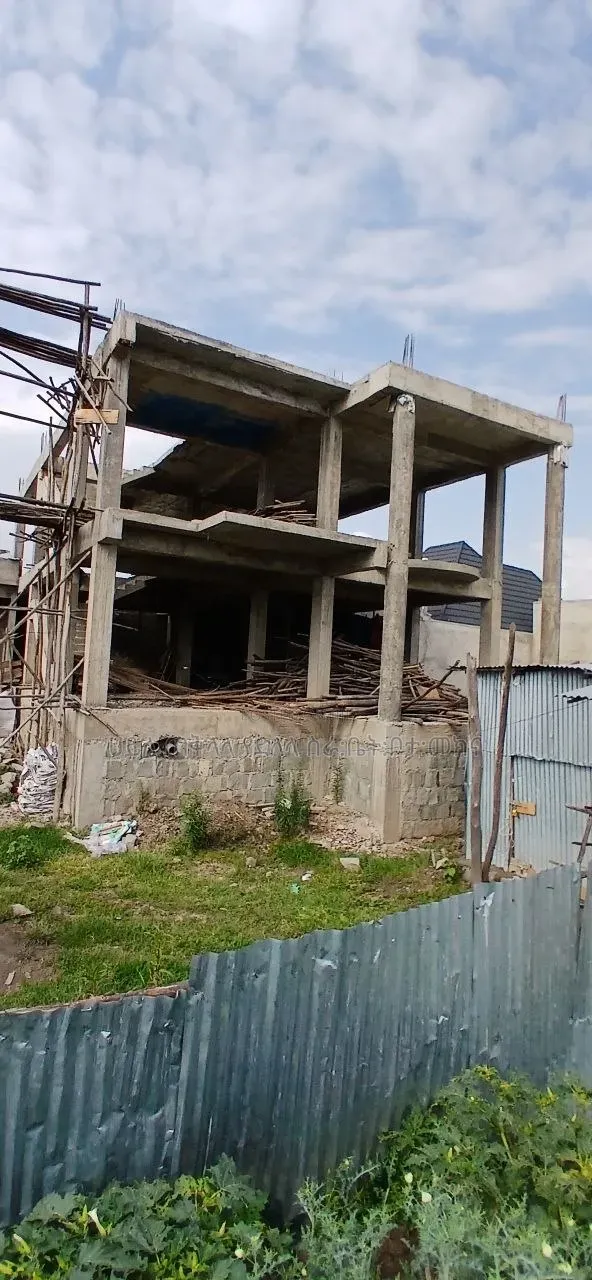 8bdrm Townhouse/Terrace in Legetafo Area, Oromia-Finfinne for sale