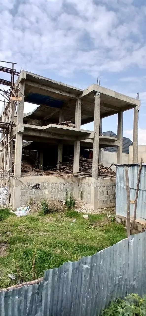 8bdrm Townhouse/Terrace in Legetafo Area, Oromia-Finfinne for sale