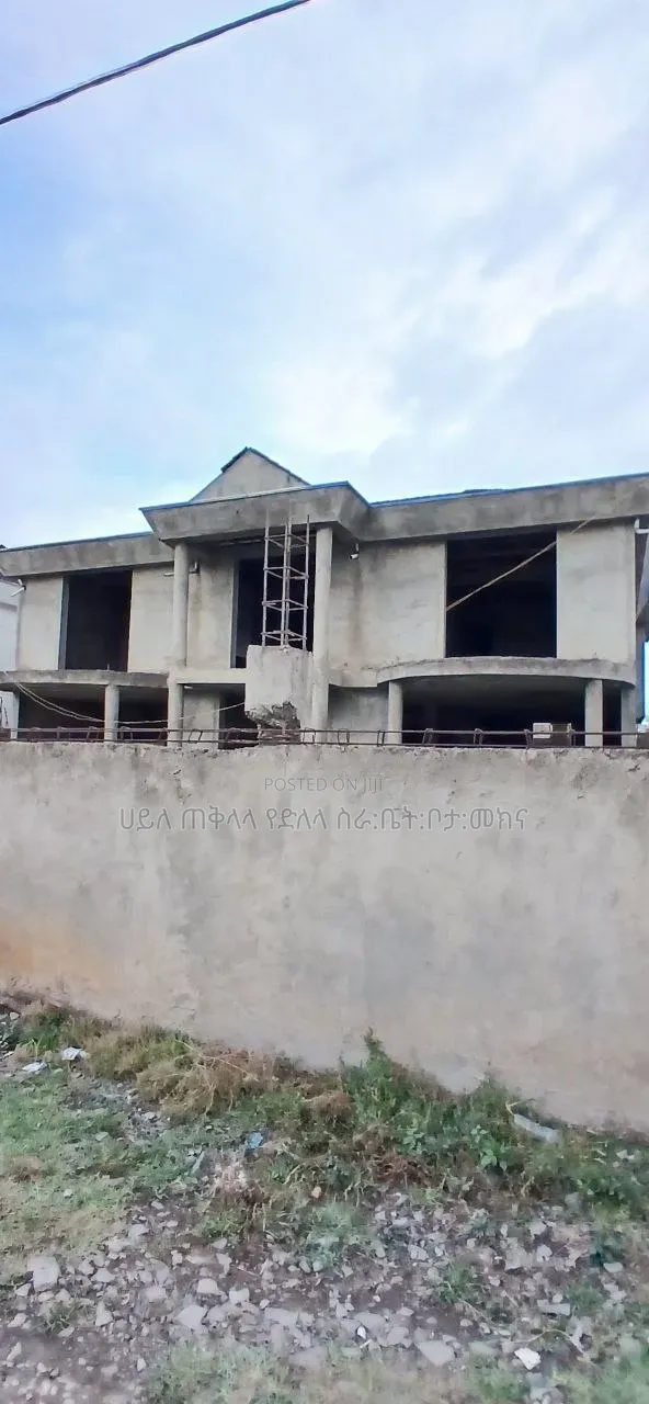 7bdrm Townhouse/Terrace in Rosseta Real State, Oromia-Finfinne for sale