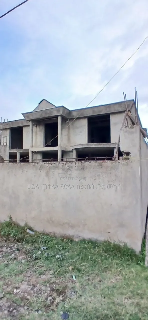7bdrm Townhouse/Terrace in Rosseta Real State, Oromia-Finfinne for sale